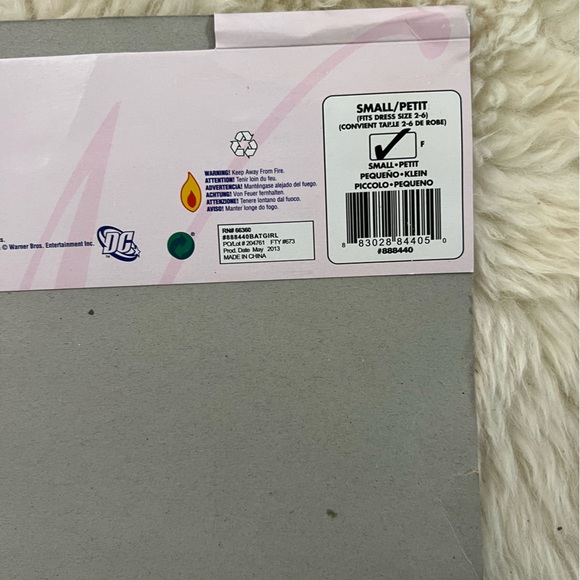 Batgirl costume! Great quality. Mask was repaired but looks good. Size S. - Picture 12 of 12